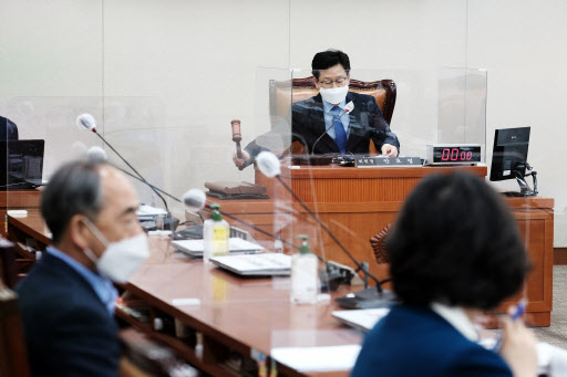 [속보] 환노위 소위, 공무원·교원 노조 타임오프제 통과