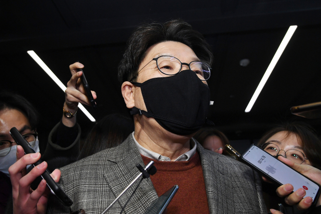 권성동 국민의힘 의원이 4일 오후 서울 여의도 당사에 들어서고 있다./권욱 기자