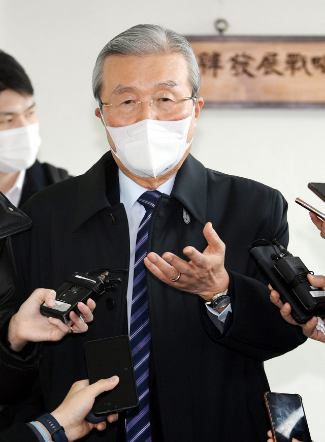 돌아선 金 “안목·비전 없다” 독설…尹, 김건희·새시대위 리스크는 그대로