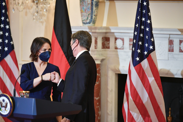 토니 블링컨 미 국무 장관이 5일 미국 국무부에서 안나레아 배어복 독일 외교장관과 공동 기자회견을 하고 있다./AP 연합뉴스