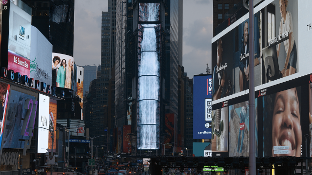 지난 7월 미국 뉴욕의 타임스스퀘어 전광판에서 상영된 디스트릭트의 작품 ‘워터폴’. /사진 제공=디스트릭트