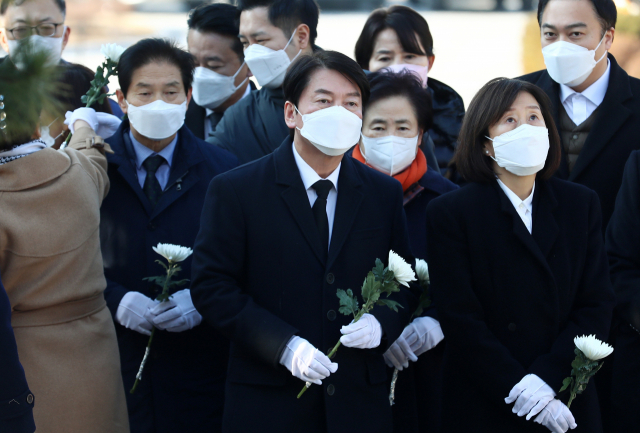 거세지는 安風에…다급해진 윤석열, 洪·劉에 러브콜