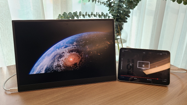 [잇써보니]LG 그램+view, 홈 오피스를 위한 멀티태스킹에 최적화된 포터블 모니터