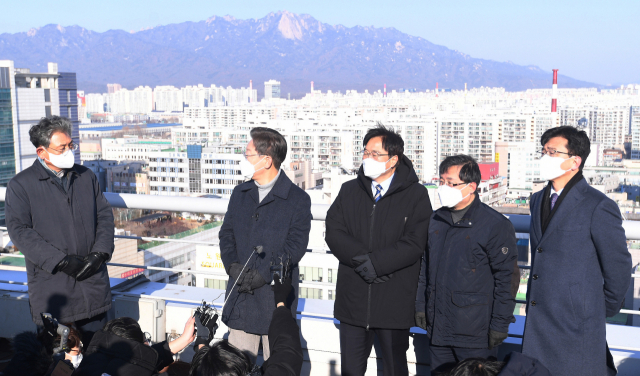 ‘재개발·재건축’ 부각하는 이재명 “박원순 ‘도시재생’ 주민 고통 간과”