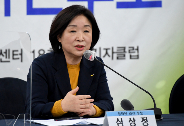 심상정 정의당 대선 후보가 지난 12일 한국프레스센터에서 열린 한국기자협회 초청 토론회에서 패널들의 질문에 답하고 있다. /연합뉴스