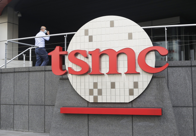 TSMC 4분기 매출 사상 최대…올해 캐파 증대에 440억달러 투자