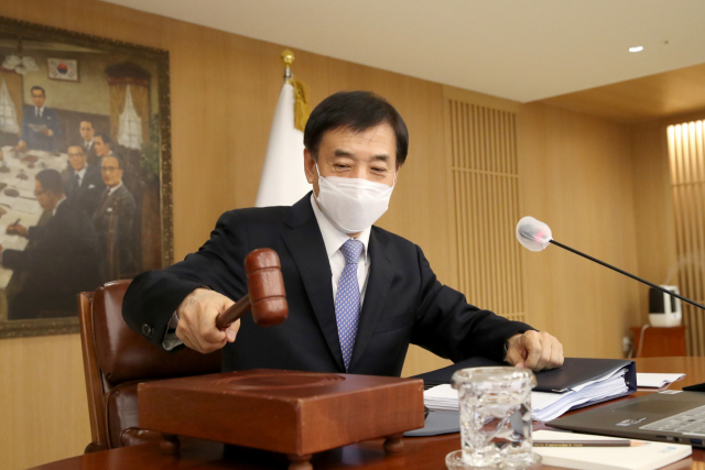 이주열 한국은행 총재가 14일 오전 서울 중구 한국은행에서 열린 금융통화위원회 본회의에서 회의를 주재하고 있다. / 사진제공=한은