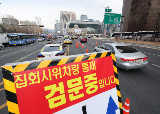 여의도공원서 민중총궐기 대회 기습 개최…1만 5,000명 참가