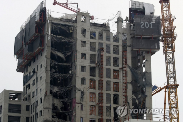 광주 신축 아파트 붕괴 사고 엿새째에 접어든 16일 오전 붕괴 현장인 화정아이파크 201동. /사진=연합뉴스