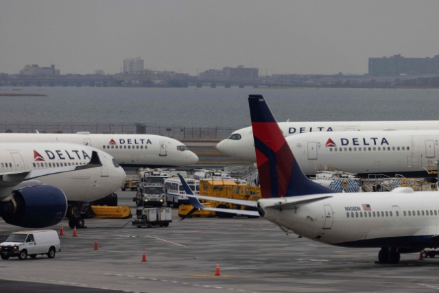 미 뉴욕 존F케네디 공항에서 항공기들이 이륙을 준비하고 있다. /AFP 연합뉴스