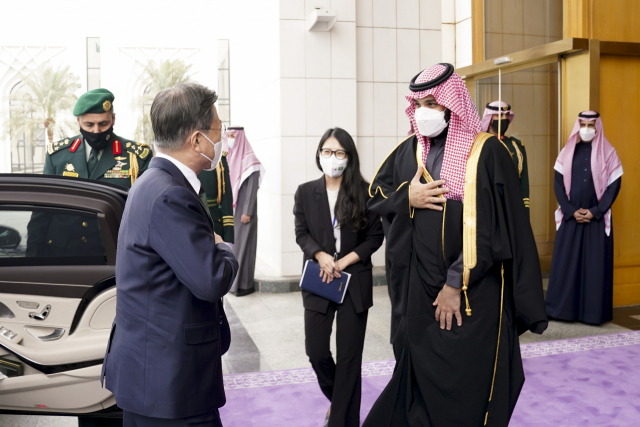 文, 사우디 왕세자 만나 '후티 반군 선박 나포, 강력 규탄한다'