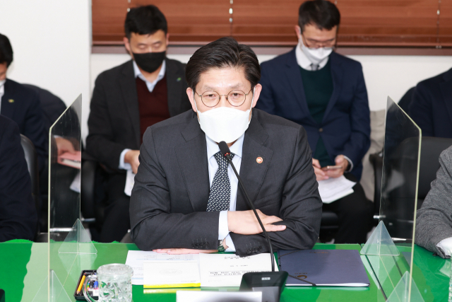 노형욱 국토교통부 장관이 지난 18일 건설안전 관계기관 회의를 주재하고 있다./사진=연합뉴스