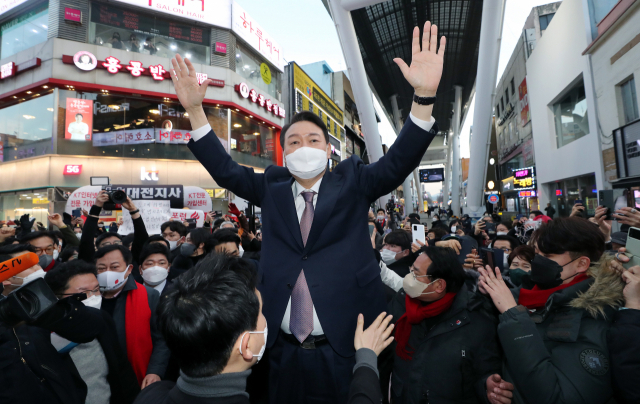 李, 서울서 2030 표심공략... 尹, 세종·청주서 지지호소