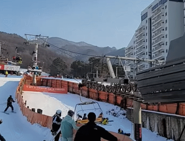 [영상]베어스타운 스키장 '공포의 리프트 역주행'