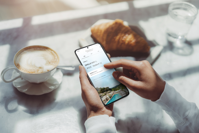 신라호텔 앱에서 모바일 체크인·체크아웃 서비스를 이용하고 있는 모습. /사진 제공=호텔신라