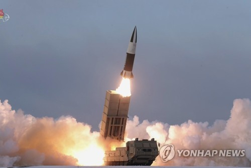 북한이 지난 17일 발사한 ‘북한판 에이태큼스(KN-24)’. /연합뉴스