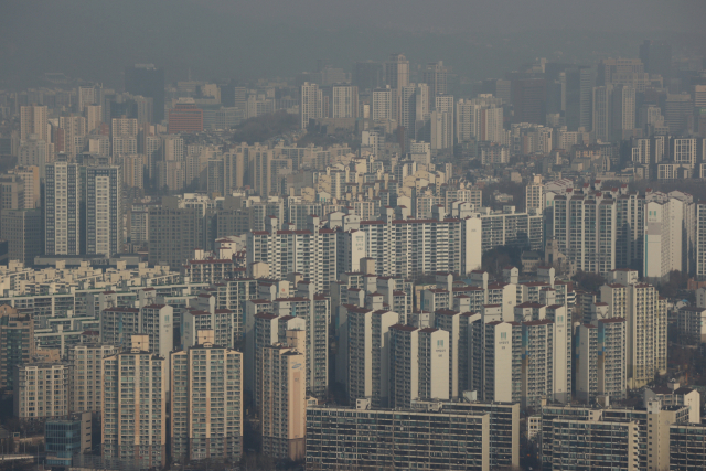 서울 63스퀘어에서 바라본 시내 아파트 모습./연합뉴스