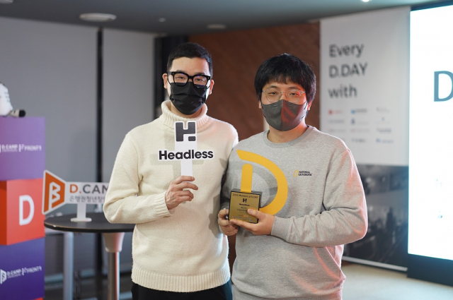 1월 디데이에서 우승한 남궁지환(왼쪽) 헤드리스 대표와 최진욱 CMO. /사진 제공=디캠프