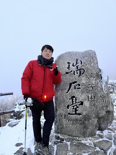 이준석 국민의힘 대표가 임인년 새해 첫날인 1일 광주 무등산에 올라 대선에서 호남 득표율 20% 이상을 달성하겠다는 각오를 밝혔다./사진=국민의힘