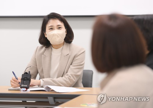 '황제 의전 논란' 송구 김혜경…법카 사적 유용 의혹까지