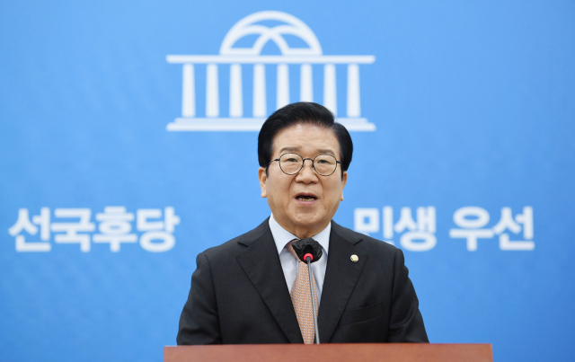 박병석 국회의장이 6일 국회에서 신년 기자회견을 하고 있다. /국회사진기자단