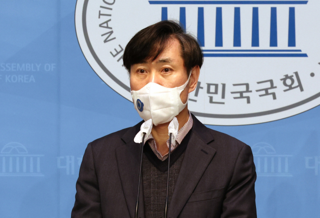 하태경 국민의힘 의원이 지난달 21일 국회 소통관에서 북한 관련 국정원 보고에 대해 긴급 현안 브리핑을 하고 있다. / 권욱 기자