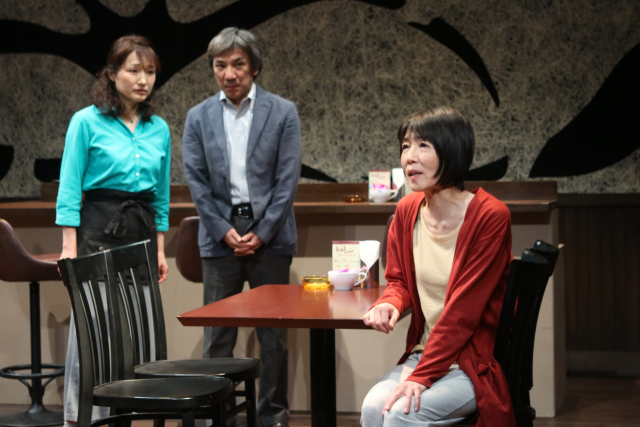 연극 ‘하얀 꽃을 숨기다’의 일본 공연 장면/P컴퍼니