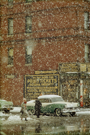 1950년대 작품 ‘무제’. 눈 오는 미국 뉴욕의 거리를 온화한 색감으로 담아냈다. 사진 제공=사울 레이터 재단
