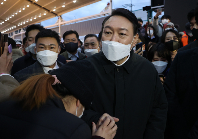 윤석열, 40만 교사에 구애… “행정업무 부담 완화하겠다”