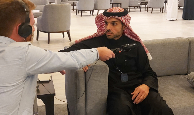 지난 2일(현지 시간) 나와프 D. 알호샨 사우디아라비아 정보통신기술부 기술 부문 차관보가 ‘LEAP 2022’ 행사에 참여한 기자들과 인터뷰를 진행하고 있다. 사진 제공=LEAP 2022
