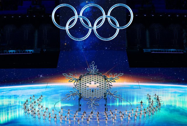지난 4일 오후 중국 베이징 국립경기장에서 열린 2022 베이징 동계올림픽 개막식에서 ‘함께하는 미래’를 주제로 공연이 펼쳐지고 있다. 연합뉴스