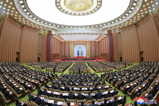 북한이 지난 6~7일 최고인민회의 제14기 제6차 회의를 평양 만수대의사당에서 개최했다./연합뉴스