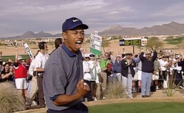 1997년 홀인원 후 환호하고 있는 타이거 우즈. PGA 투어 동영상 캡처