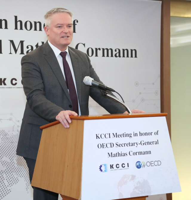 마티아스 코먼 OECD 사무총장이 9일 서울 중구 롯데호텔에서 ‘세계경제 회복 전망과 혁신의 역할’을 주제로 강연하고 있다. 사진 제공=대한상의