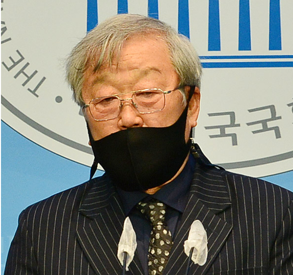 논란 된 '노무현 영상'…명계남 '열정적인 노력이다'