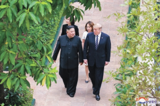 도널드 트럼프 미국 대통령과 김정은 국무위원장이 2019년 베트남 하노이 메트로폴 호텔에서 회담을 했다./연합뉴스