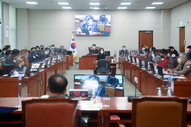 법제사법위원회 전체회의가 11일 서울 여의도 국회에서 열리고 있다. /성형주 기자