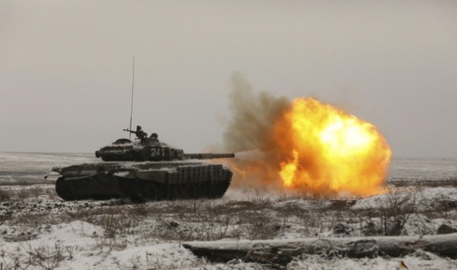 우크라이나 주변에서 군사훈련 벌이는 러시아군./AP 연합뉴스