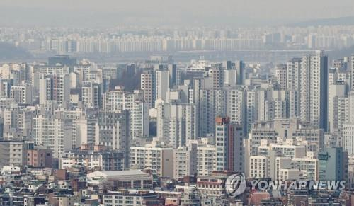 서울 남산에서 바라본 시내 아파트 단지의 모습./연합뉴스