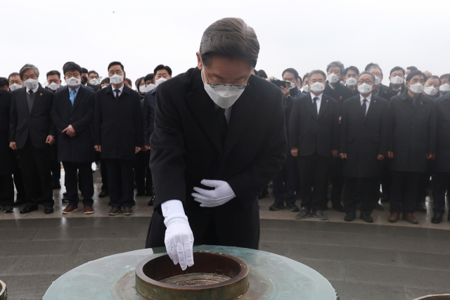 李 “제주가 탄소중립·기본소득 선도”…尹 겨냥 “죽이는 정치 안돼”