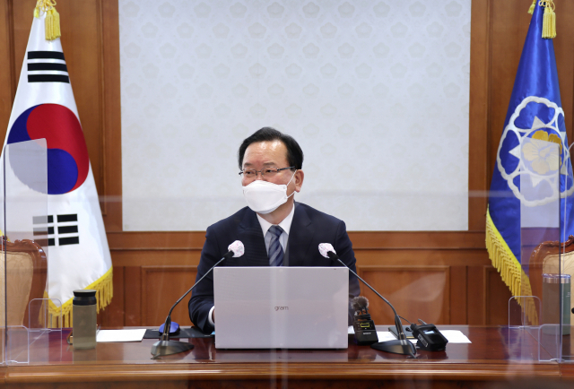 김부겸 국무총리가 15일 정부서울청사에서 열린 공명선거 관계장관회의를 주재하고 있다./연합뉴스