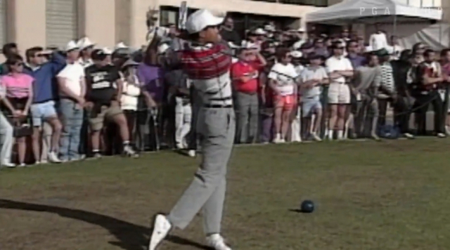 1992년 닛산 LA 오픈에서 티샷을 날리는 타이거 우즈. PGA 투어 동영상 캡처