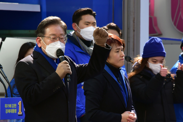 이재명 더불어민주당 대선후보가 16일 서울 강남구 강남역 인근에서 열린 ‘JM은 강남스타일!’ 선거 유세에서 지지를 호소하고 있다./ 권욱 기자