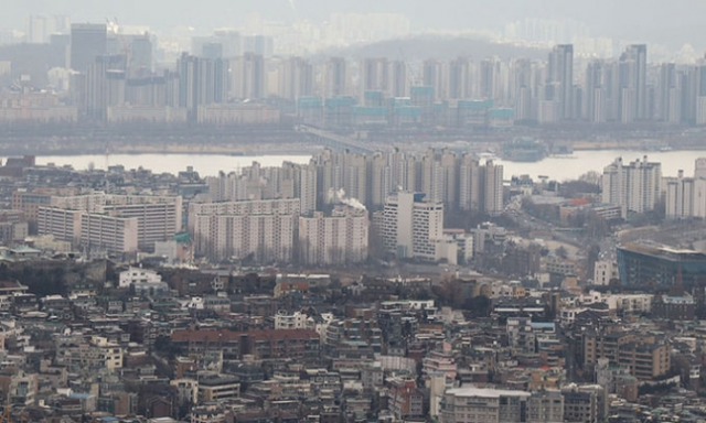 서울 남산에서 바라본 시내 아파트 단지 모습./연합뉴스