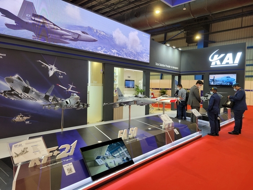 '2022 싱가포르 에어쇼' KAI 부스에 전시된 KF-21, FA-50, KT-1 모형. 사진 제공=KAI