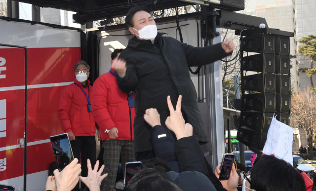 李 “진보금기 깨고 재산·종부세 조정”·尹 “28번 부동산 대책, 고의적 전략”