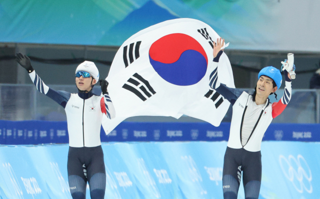 [속보]올림픽 매스스타트 정재원 은메달, 이승훈 동메달