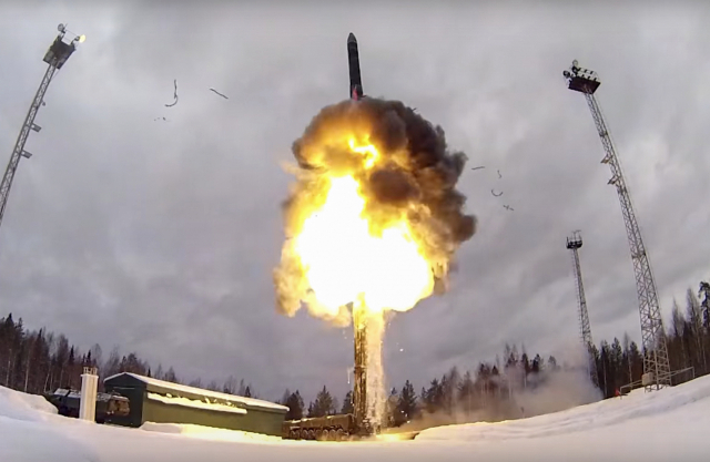 19일(현지 시간) 러시아군이 쿠라 훈련장에서 대륙간탄도미사일(ICBM) 발사 훈련을 하고 있다. EPA연합뉴스