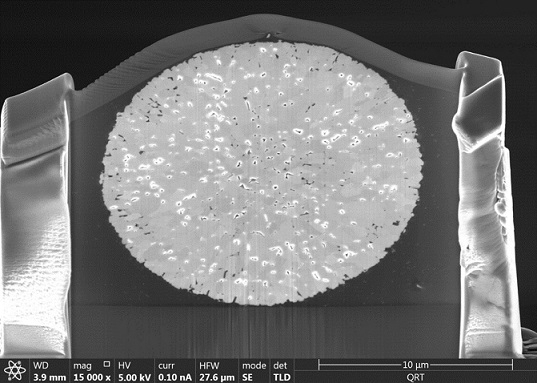 큐알티가 투과전자현미경(TEM)으로 촬영한 2차전지 양극활물질 파우더. 사진제공=큐알티