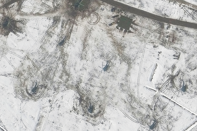 우크라 국경 인근에 배치된 러시아군 헬기들 /연합뉴스